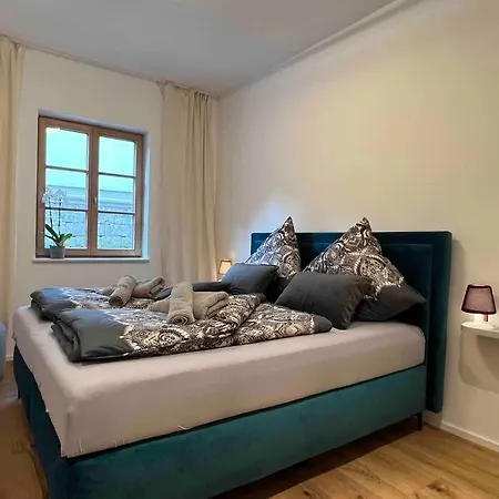 4younic Glonn1 * Boxspring * Jacuzzi * Netflix*65“ *